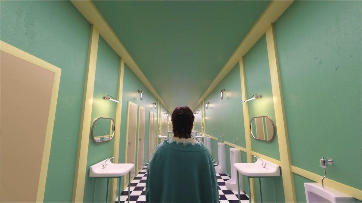 ضيق وألم: رحلة المعاناة مع التهاب الشق الشرجي